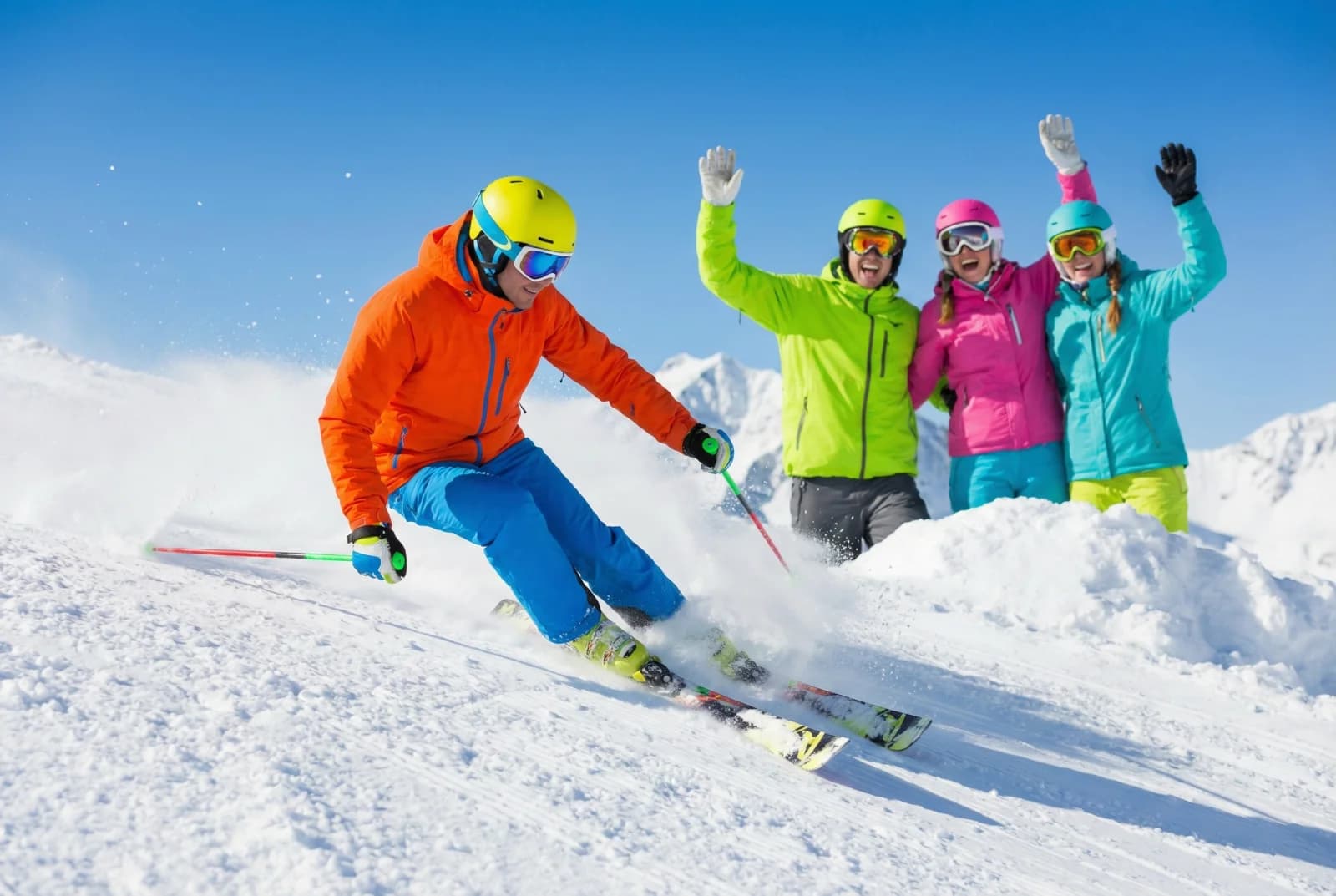 איך בוחרים חליפת סקי וסנובורד? המדריך שישאיר אתכם יבשים (וחמים)